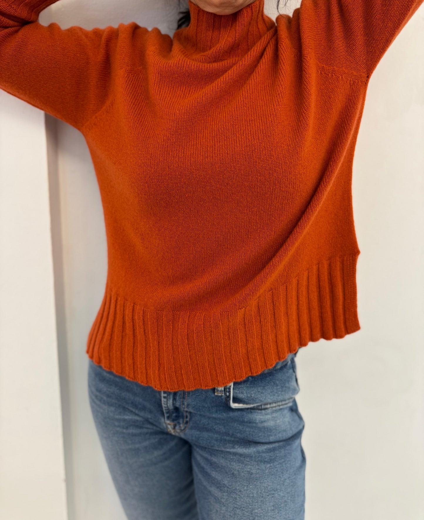 Maglia lupetto fondo costa con spacchi