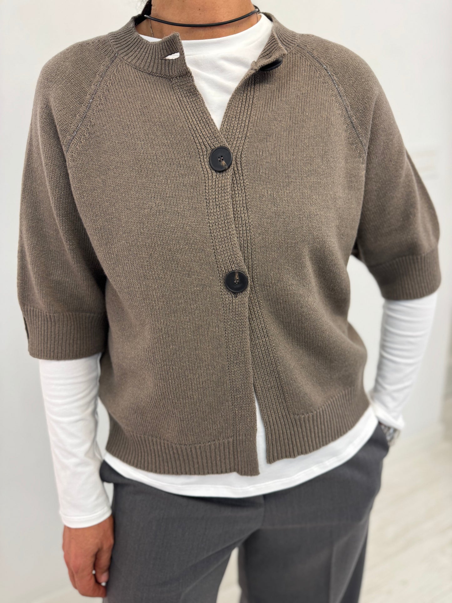 Cardigan Coreana Manica Corta Con Monile