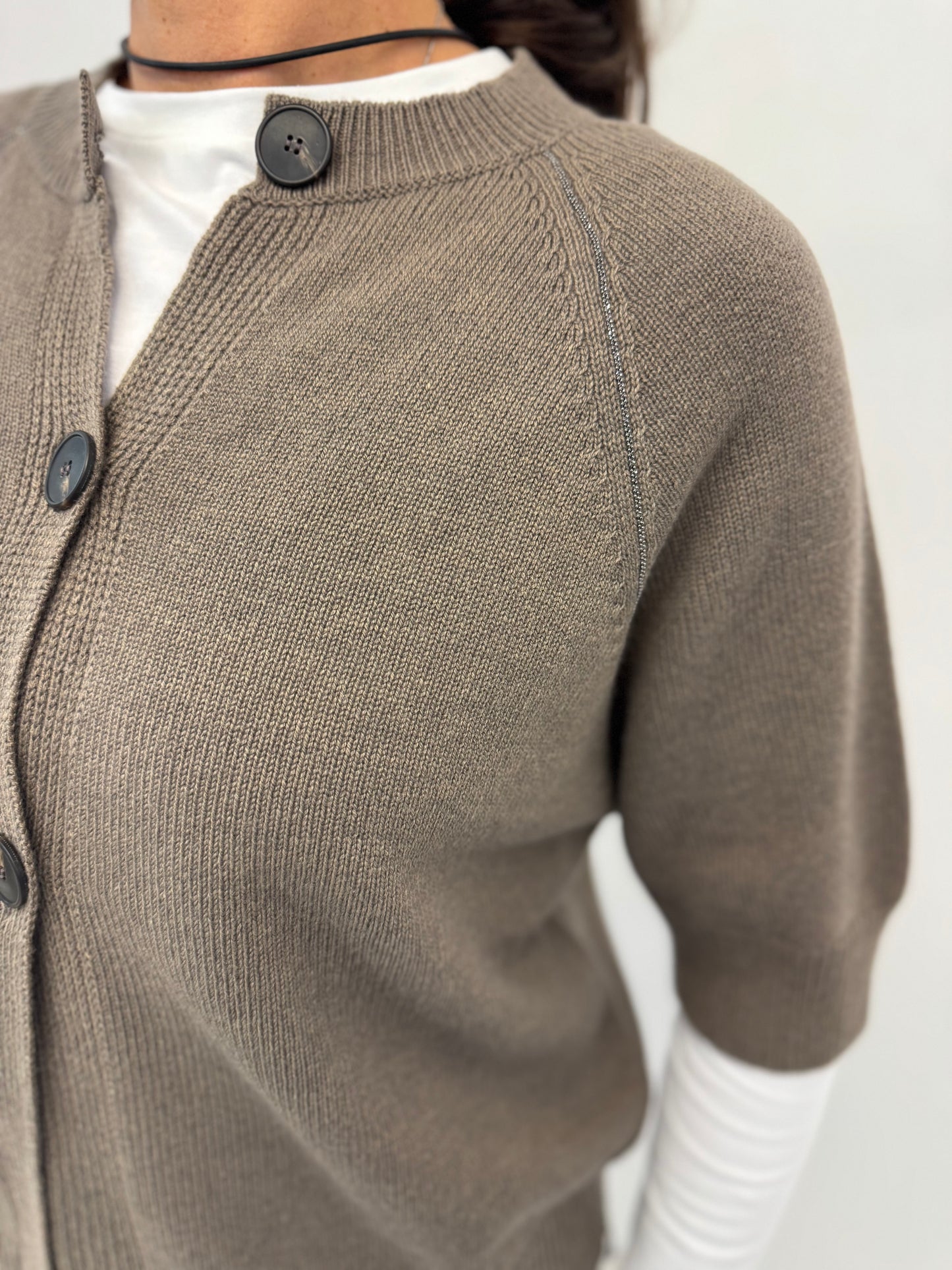 Cardigan Coreana Manica Corta Con Monile