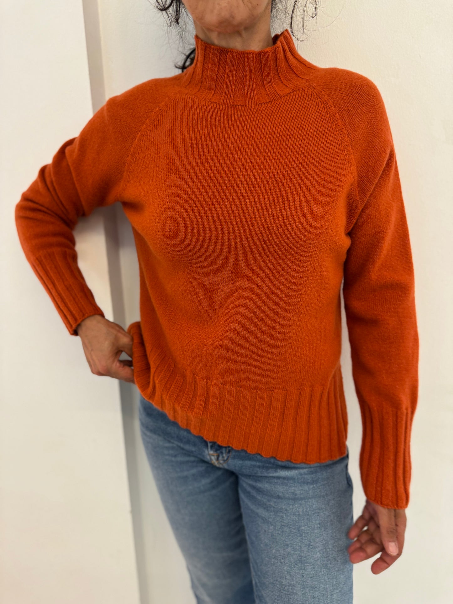 Maglia lupetto fondo costa con spacchi
