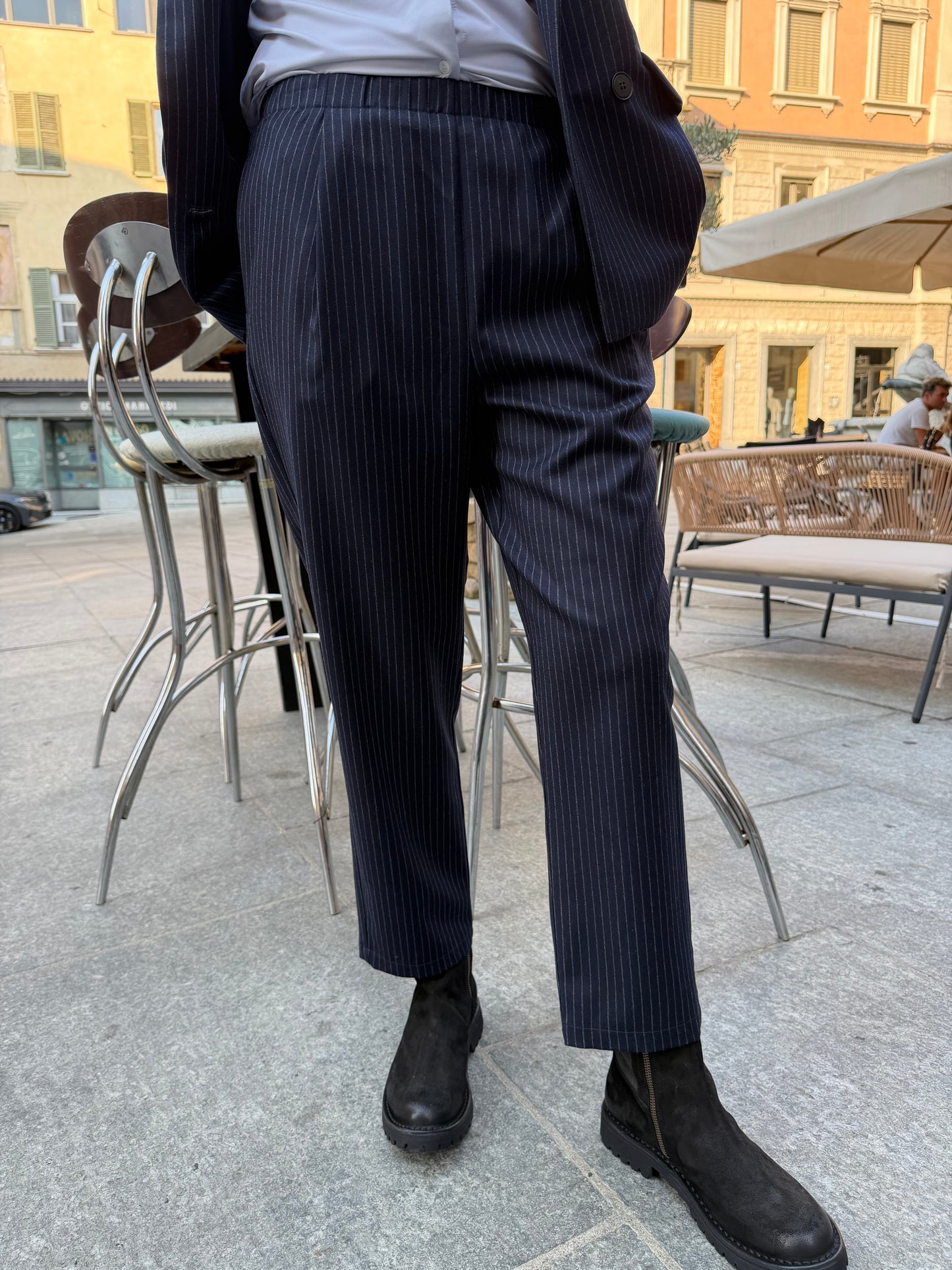 Pantalone Gessato Con Elastico In Vita