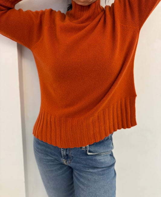 Maglia lupetto fondo costa con spacchi