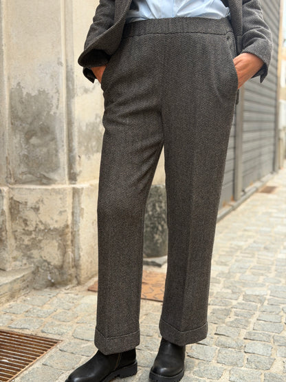 Pantalone Spinato Con Elastico in Vita e Risvolto
