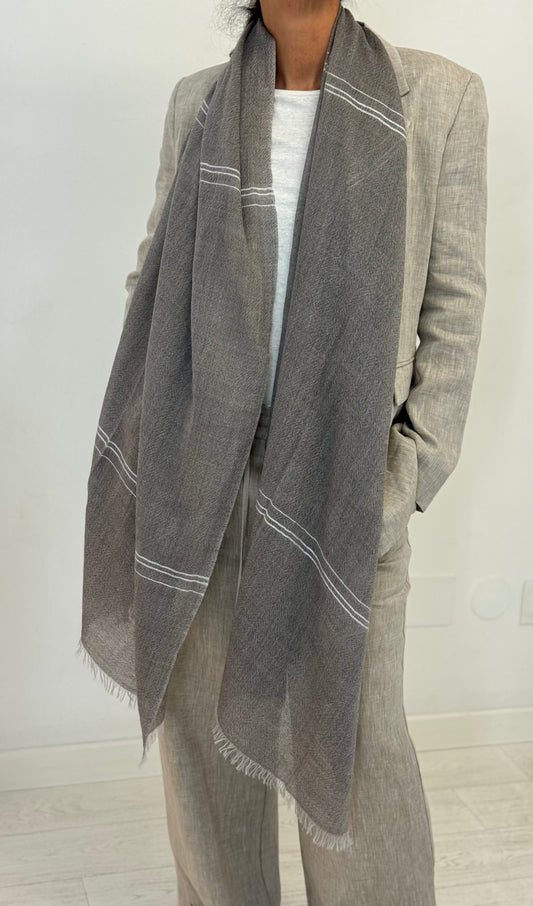 Stola cashmere seta grigio righe bianche
